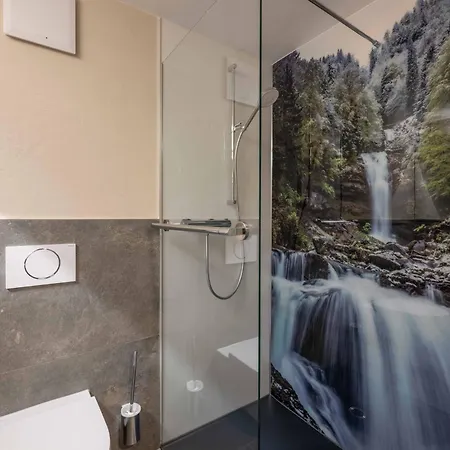 湖畔小屋酒店 3*