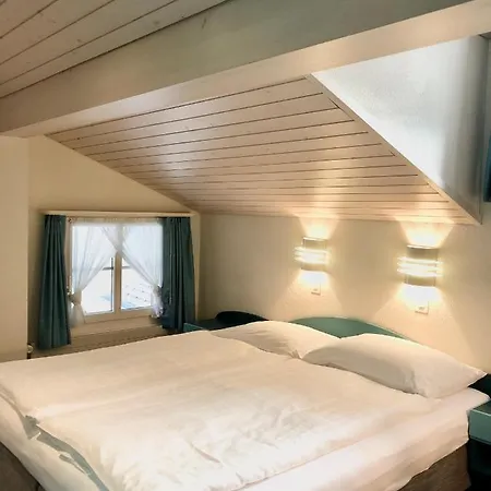 湖畔小屋酒店 3*