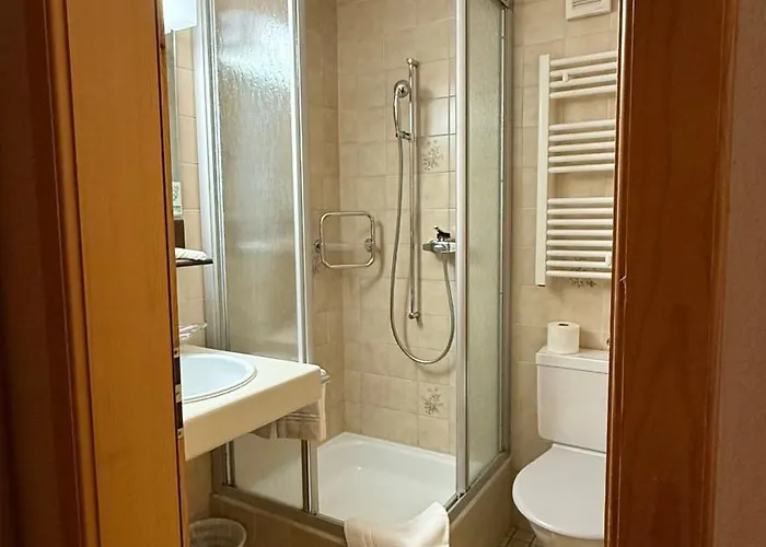 湖畔小屋酒店 3*