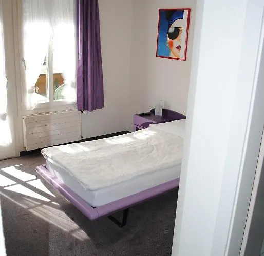 湖畔小屋酒店 3*